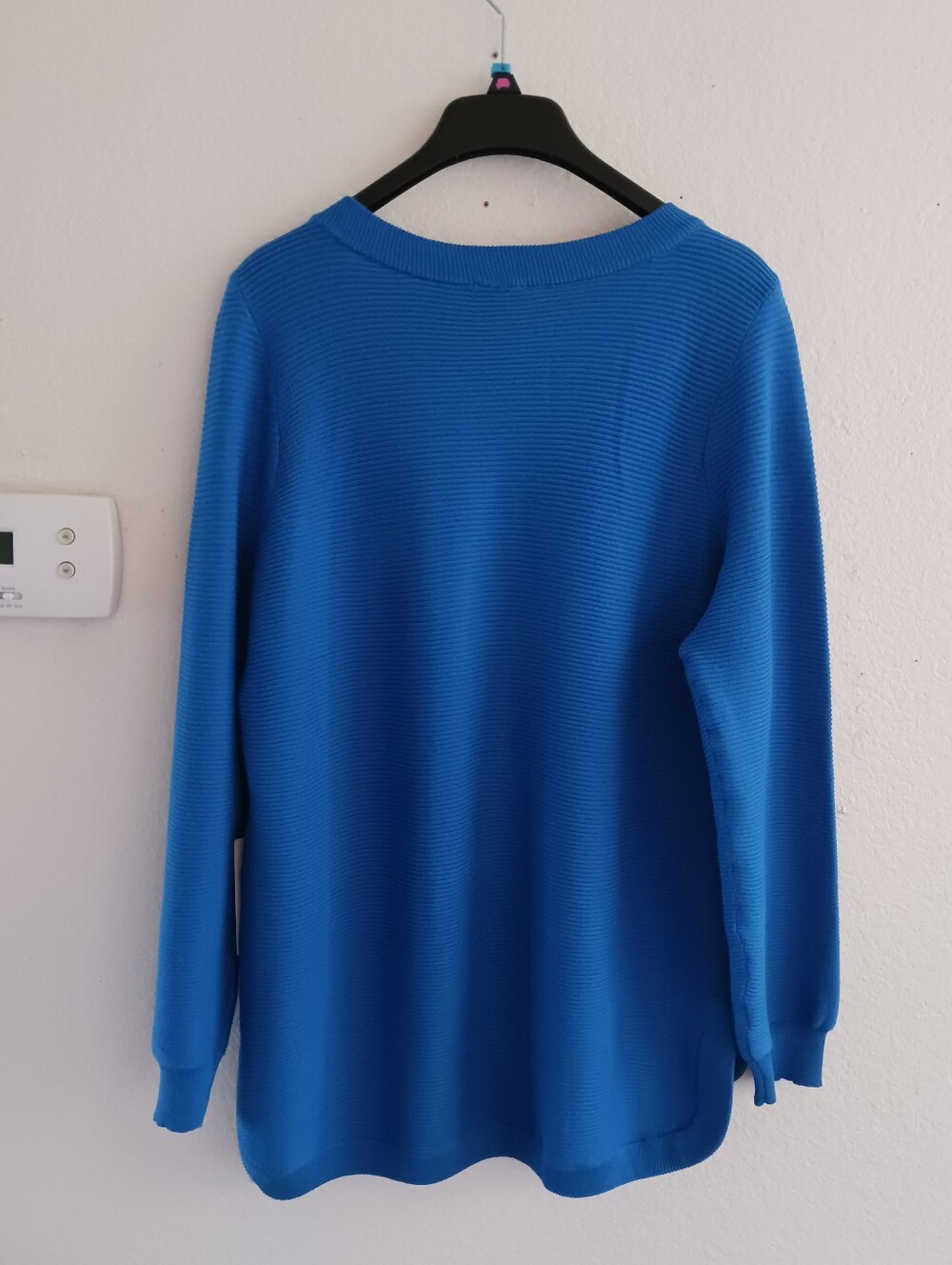 Cyrus The Relaxed V-Neck‎ Ribbed Pullover - Picture 2 of 5